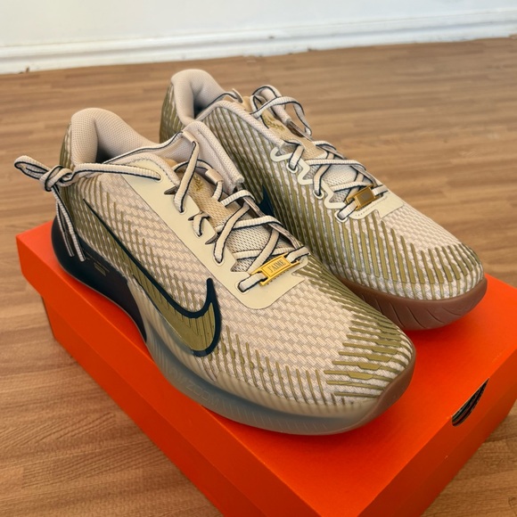 M ZOOM VAPOR 11 HC PRM Sanddrift/Metallic Gold NIKE Tennis Shoe Mens Trainer S 9 - Picture 10 of 16
